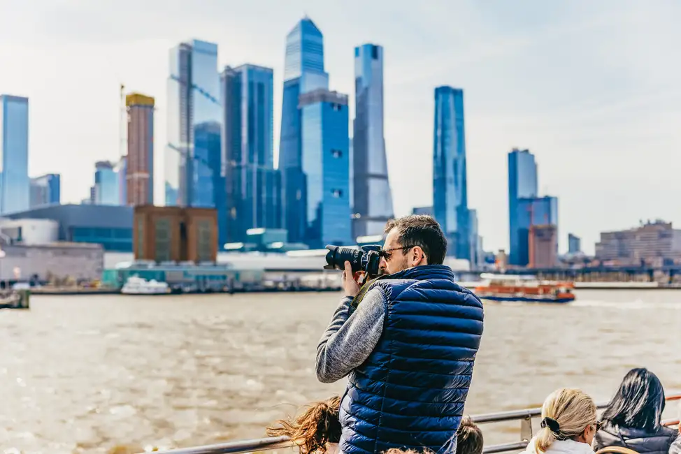 NYC: सर्किल लाइन 2.5 घंटे की बेस्ट ऑफ NYC बोट क्रूज़